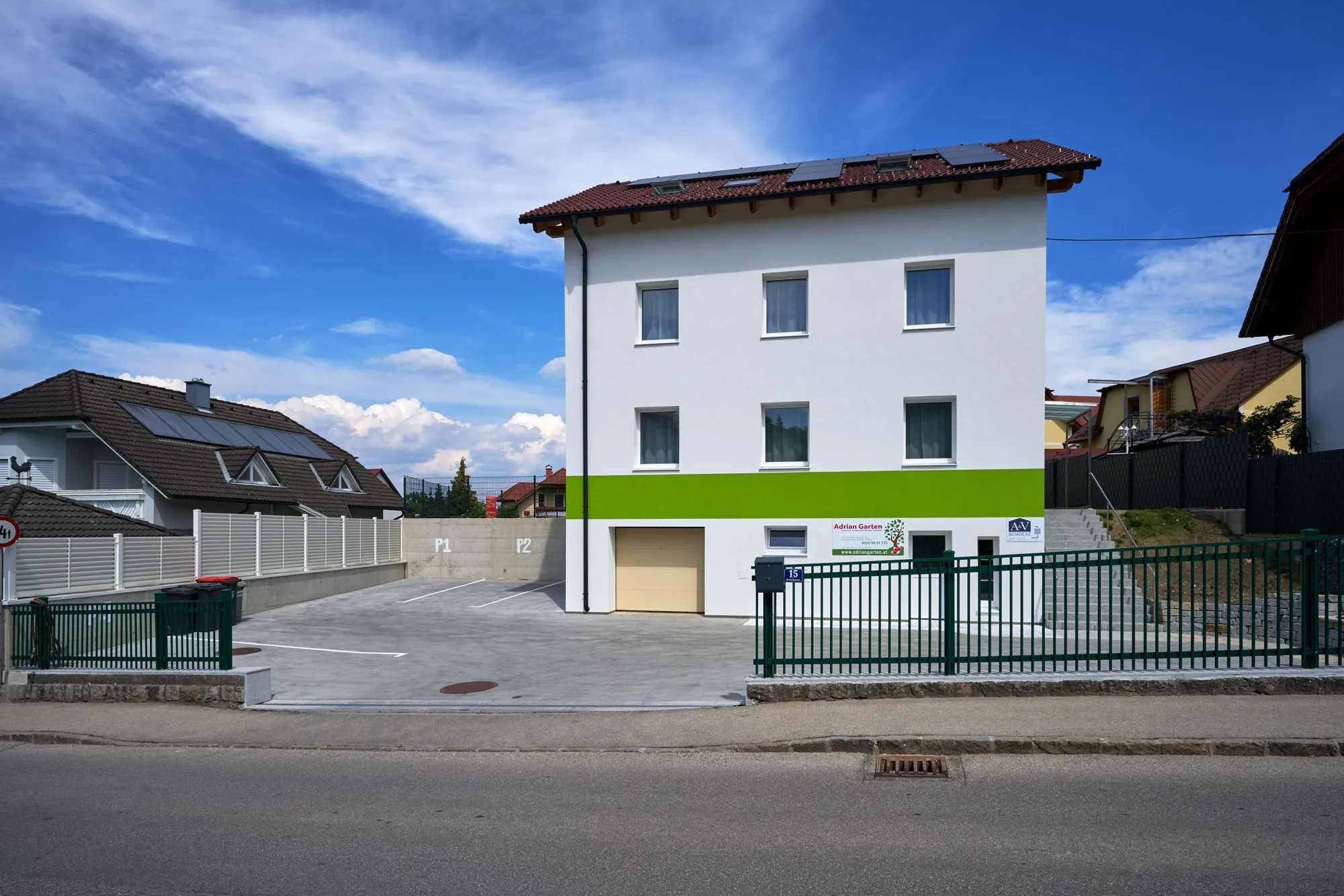 Ansicht der A&V Residenz in Linz-Land von der Straße aus gesehen